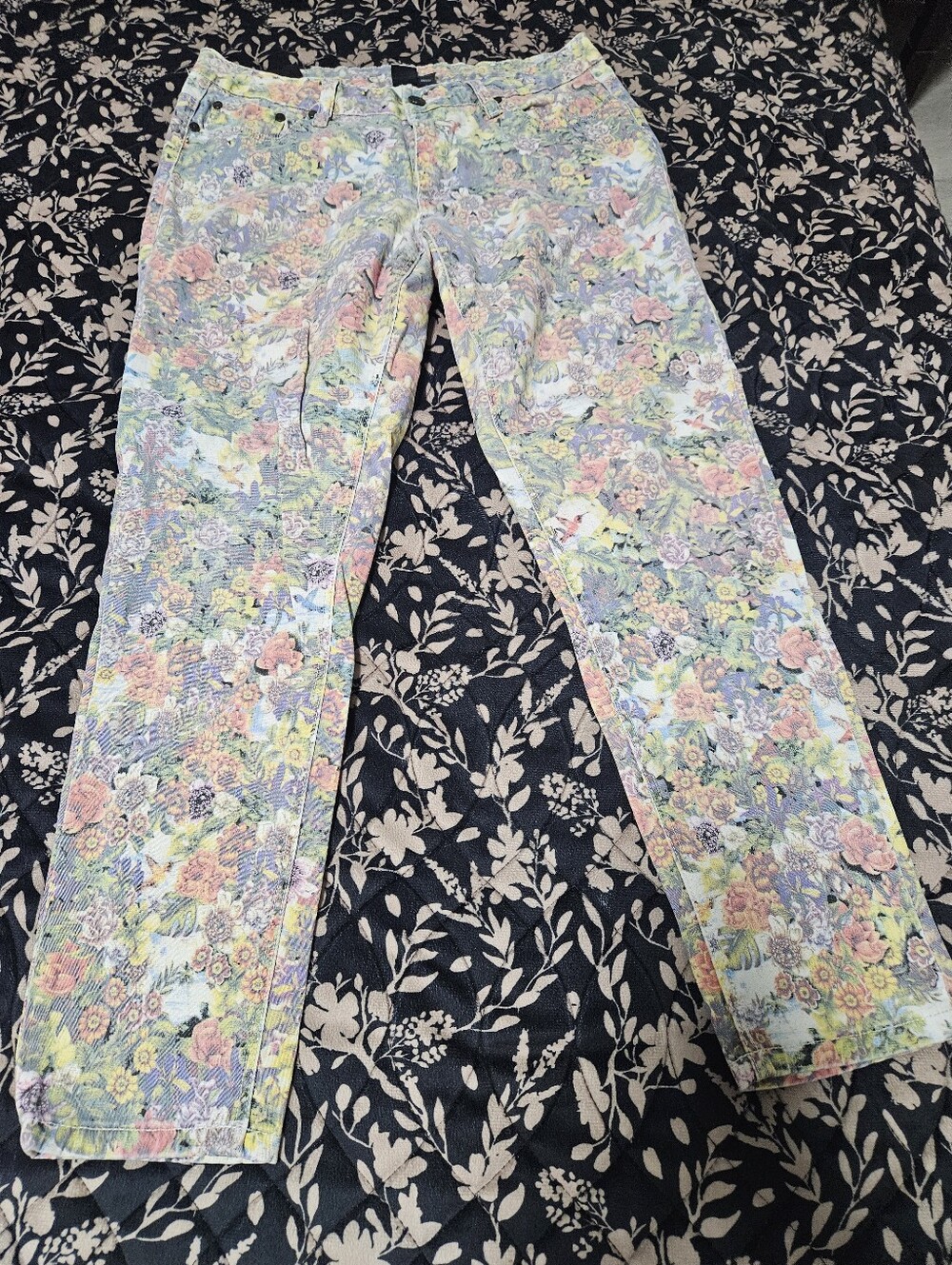 Women's Flower Pattern Jeans - Size 6